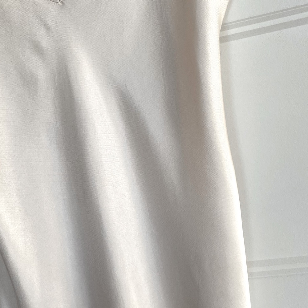 Aritzia / Babaton Camisole - Light Cream - Picture 2 of 7
